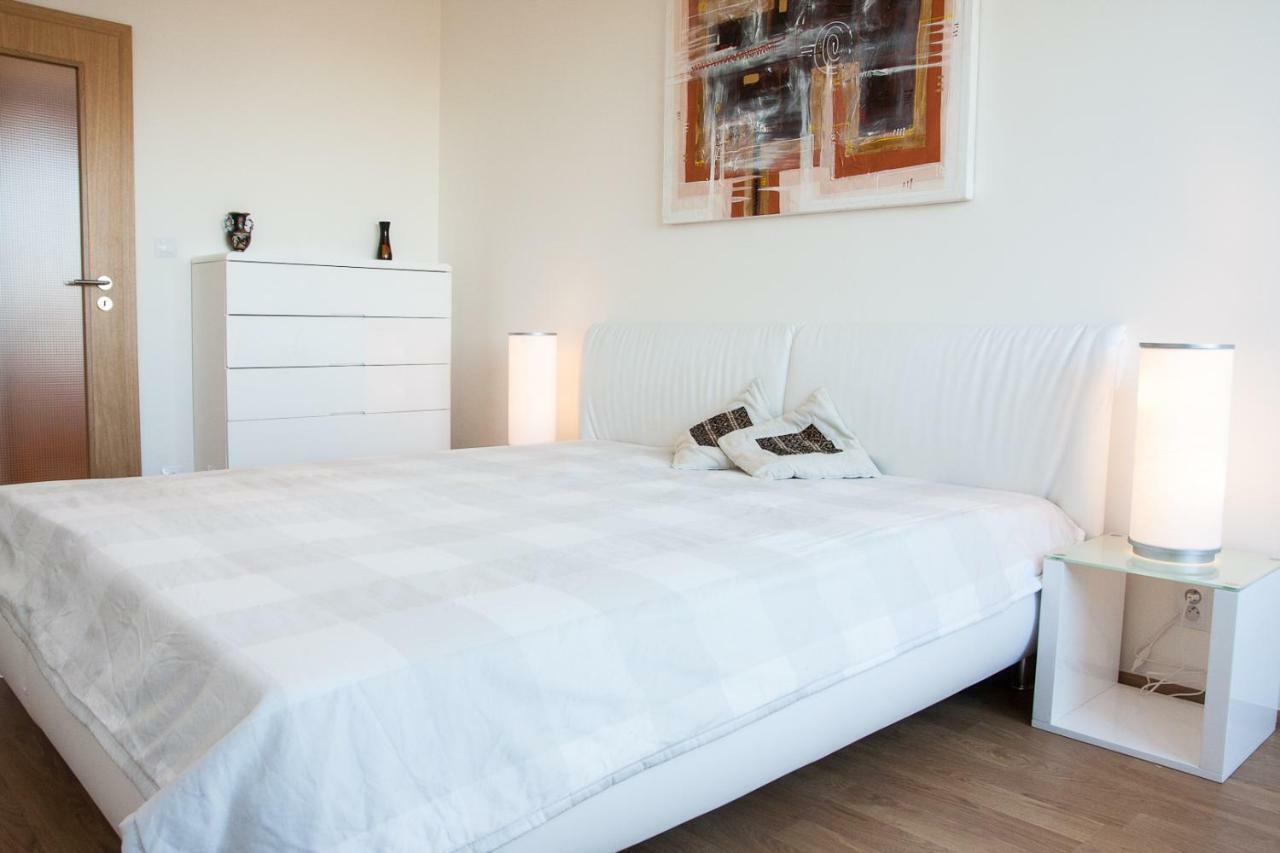 Prostorný 3 pokojový apartmán s dvěma terasami Praga Esterno foto
