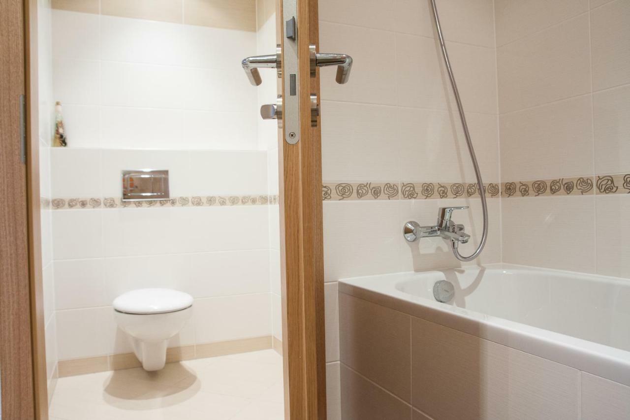 Prostorný 3 pokojový apartmán s dvěma terasami Praga Esterno foto