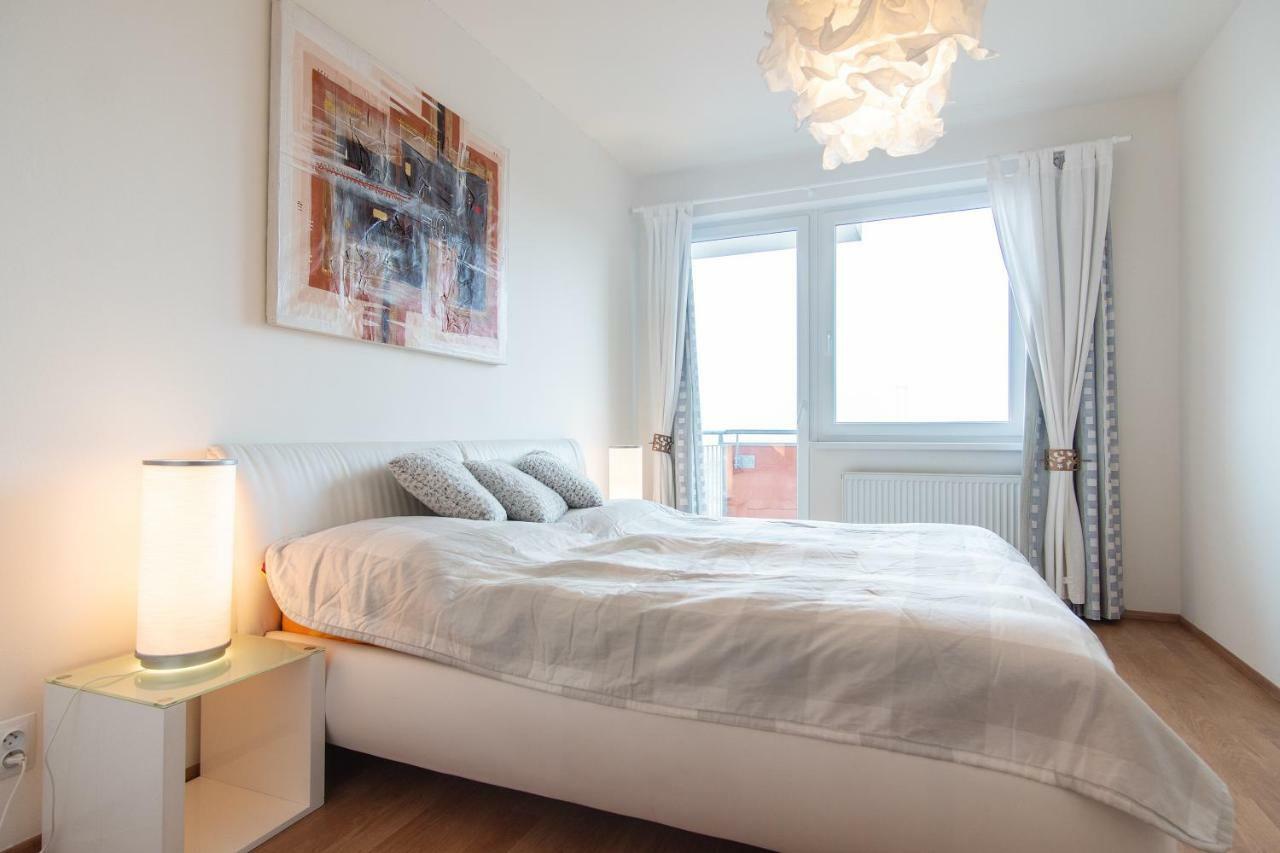 Prostorný 3 pokojový apartmán s dvěma terasami Praga Esterno foto