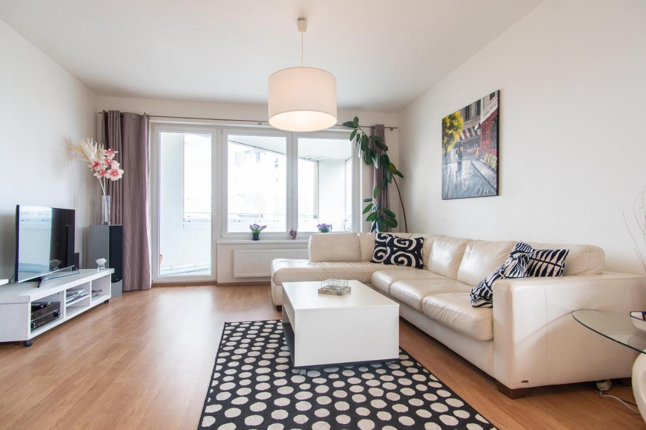 Prostorný 3 pokojový apartmán s dvěma terasami Praga Esterno foto